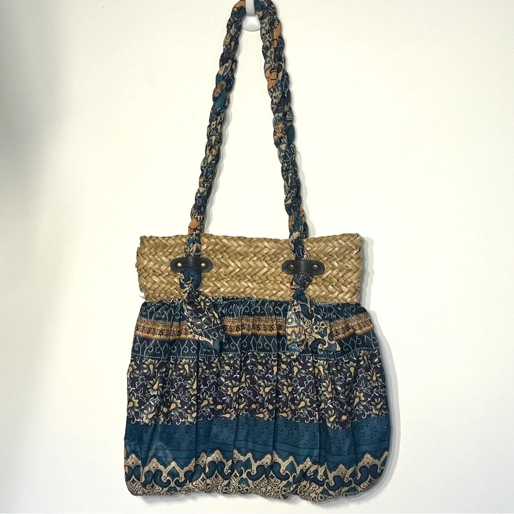Cappelli Straw World shoulder bag. Fall geometric print. Snap closure